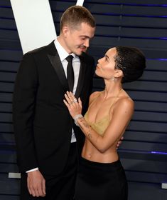 Зои Кравиц в засветила соски на вечеринке Vanity Fair фото #13