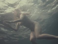 Александра Колкунова снялась голой в фильме «Похитители воды»