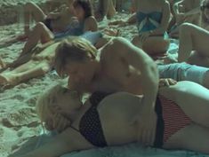 Голая грудь Александры Колкуновой в фильме «Фанат - 2» фото #1