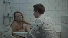 Александра Ребенок показала голую грудь в сериале «Садовое кольцо» фото #2