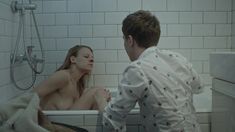 Александра Ребенок показала голую грудь в сериале «Садовое кольцо» фото #4