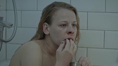 Александра Ребенок показала голую грудь в сериале «Садовое кольцо» фото #7