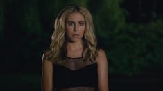 Голые сиськи Александры Туршен в сериале «Красные дубы» фото #1