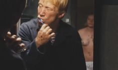 Александра Тюфтей показала голую грудь в фильме «Муха» фото #5