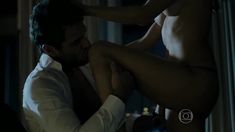 Алессандра Амбросио оголила грудь и попу в сериале «Тайные истины» фото #4