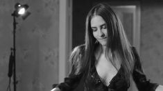 Алиса Вединяпина показала голую грудь в фильме «Турецкое седло» фото #3