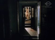 Алла Клюка оголила грудь и попу в фильме «Прикованный» фото #5