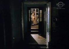 Алла Клюка оголила грудь и попу в фильме «Прикованный» фото #6