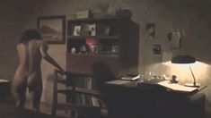 Стройная Альбина Чайкина снялась голой в фильме «Не те отношения» фото #6