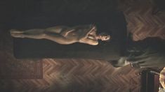 Стройная Альбина Чайкина снялась голой в фильме «Не те отношения» фото #13