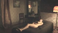 Стройная Альбина Чайкина снялась голой в фильме «Не те отношения» фото #14