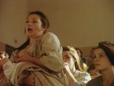 Анжела Кораблева оголила грудь в фильме «Заколдованные» фото #7