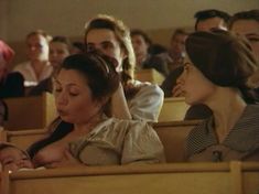 Анжела Кораблева оголила грудь в фильме «Заколдованные» фото #9