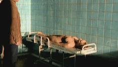 Полностью голая Анна Бегунова в сериале «Женщины в игре без правил» фото #2