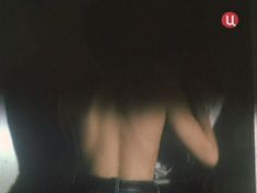 Анна Матюхина засветила грудь в фильме «Разборчивый жених» фото #3