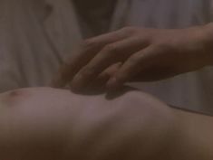 Голая грудь Анны Назарьевой в фильме «Грешная любовь» фото #6