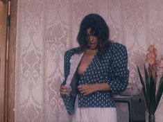 Голая грудь Анны Назарьевой в фильме «Идеальная пара» фото #2