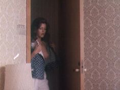 Голая грудь Анны Назарьевой в фильме «Идеальная пара» фото #3