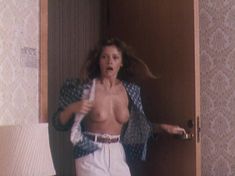 Голая грудь Анны Назарьевой в фильме «Идеальная пара» фото #6