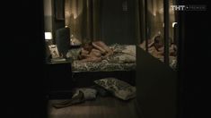 Голые сиськи Анны Невской в сериале «Звоните ДиКаприо!» фото #16