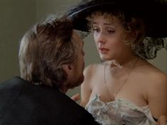 Голые сиськи Анны Тихоновой в фильме «Милый друг давно забытых лет» фото #1