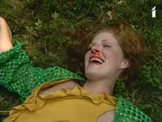 Аурелия Анужите оголила грудь в фильме «Сладкий вкус яда» фото #6