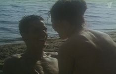 Аурелия Анужите снялась голой в фильме «Цветы от победителей» фото #11