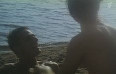 Аурелия Анужите снялась голой в фильме «Цветы от победителей» фото #13