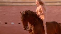 Полностью голая Бо Дерек в фильме «Болеро» фото #18