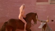 Полностью голая Бо Дерек в фильме «Болеро» фото #20