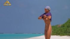 Полностью голая Бо Дерек в фильме «Призраки этого не делают»