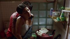 Голая грудь Ванессы Бауче в фильме «Сука любовь» фото #1