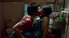 Голая грудь Ванессы Бауче в фильме «Сука любовь» фото #2