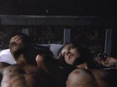 Голая грудь Веры Сотниковой в фильме «Гу-га» фото #4