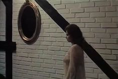 Вида Ерман оголила грудь и попу в фильме «Маскарад» фото #15