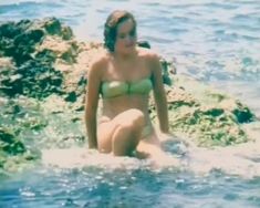 Виктория Азер засветила груль в фильме «Черные береты» фото #4