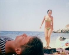 Виктория Азер засветила груль в фильме «Черные береты» фото #5