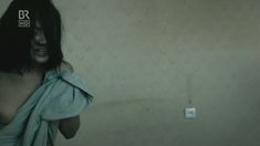 Голая грудь Виктории Варлей в фильме «Истальгия» фото #12