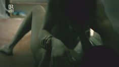 Голая грудь Виктории Варлей в фильме «Истальгия» фото #22