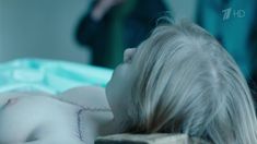 Голая грудь Виктории Клинковой в сериале «Гадалка» фото #1