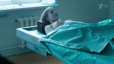 Голая грудь Виктории Клинковой в сериале «Гадалка» фото #3