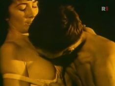 Голая грудь Виктории Лейн в фильме «Людоед» фото #10