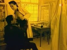 Голая грудь Виктории Лейн в фильме «Людоед» фото #16