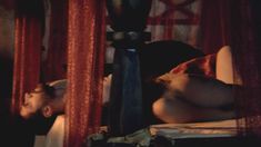 Голая грудь Виктории Райковой в сериале «Грозное время» фото #3