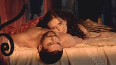 Голая грудь Виктории Райковой в сериале «Грозное время» фото #9