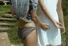 Гизела Хан показала голую грудь в фильме «Джулия» фото #7