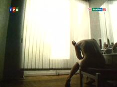 Голая попа Дарьи Михайловой в фильме «Эскиз на мониторе» фото #1