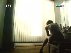 Голая попа Дарьи Михайловой в фильме «Эскиз на мониторе» фото #2