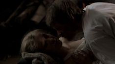 Голые сиськи Дарьи Мороз в фильме «Живи и помни» фото #3