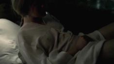 Голые сиськи Дарьи Мороз в фильме «Живи и помни» фото #6